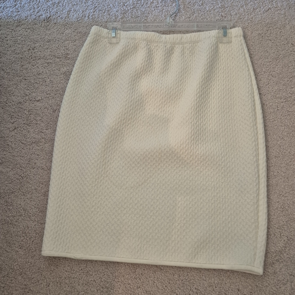 Elegant Cream Knit Skirt